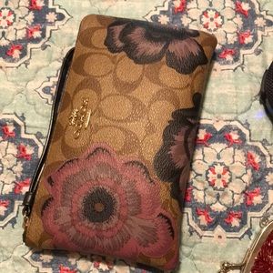 Coach wristlet limited edition kaffe discontinued